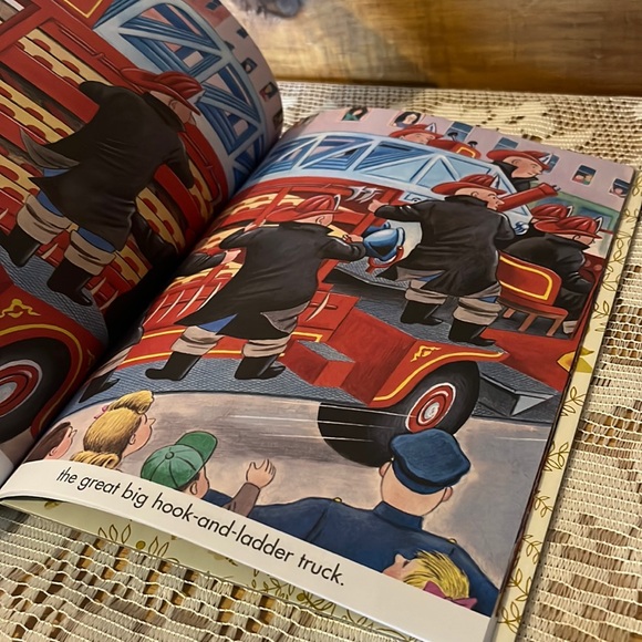 The Fire Engine Book - Picture 6 of 6